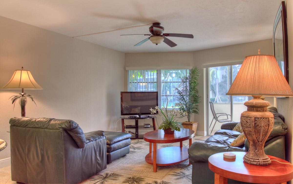 1250 N PORTOFINO DR  #107MAR, SARASOTA, FL — photo 17
