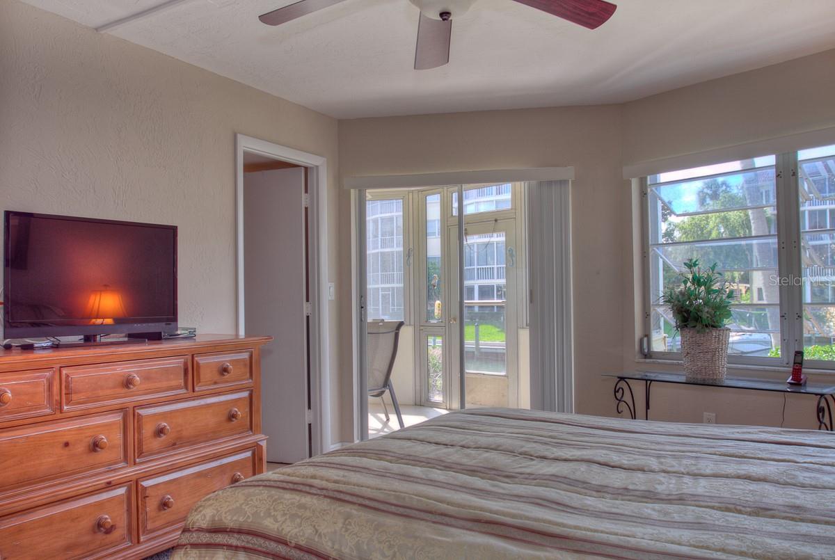 1250 N PORTOFINO DR  #107MAR, SARASOTA, FL — photo 33