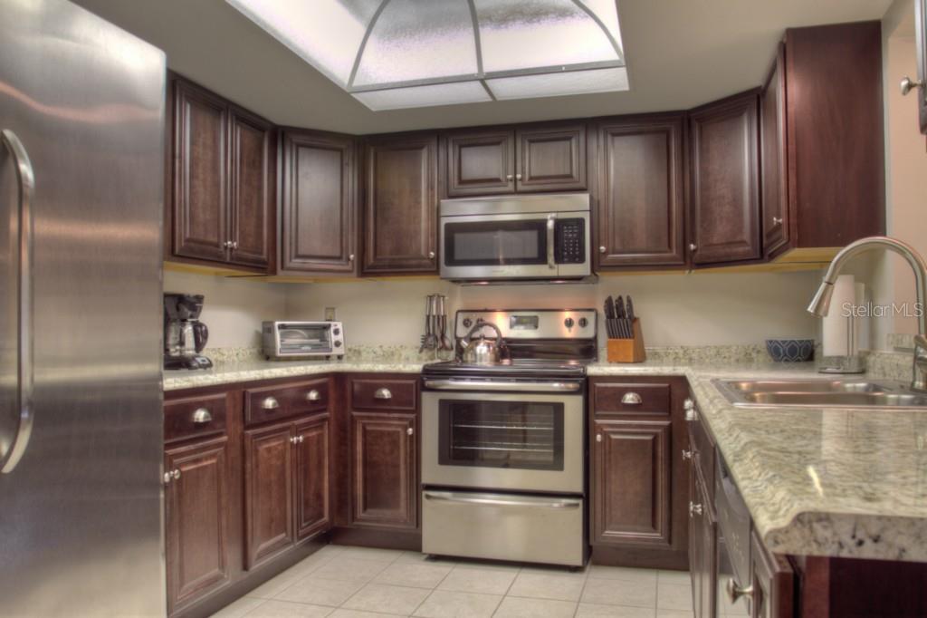 7093  FAIRWAY BEND LN, SARASOTA, FL — photo 10