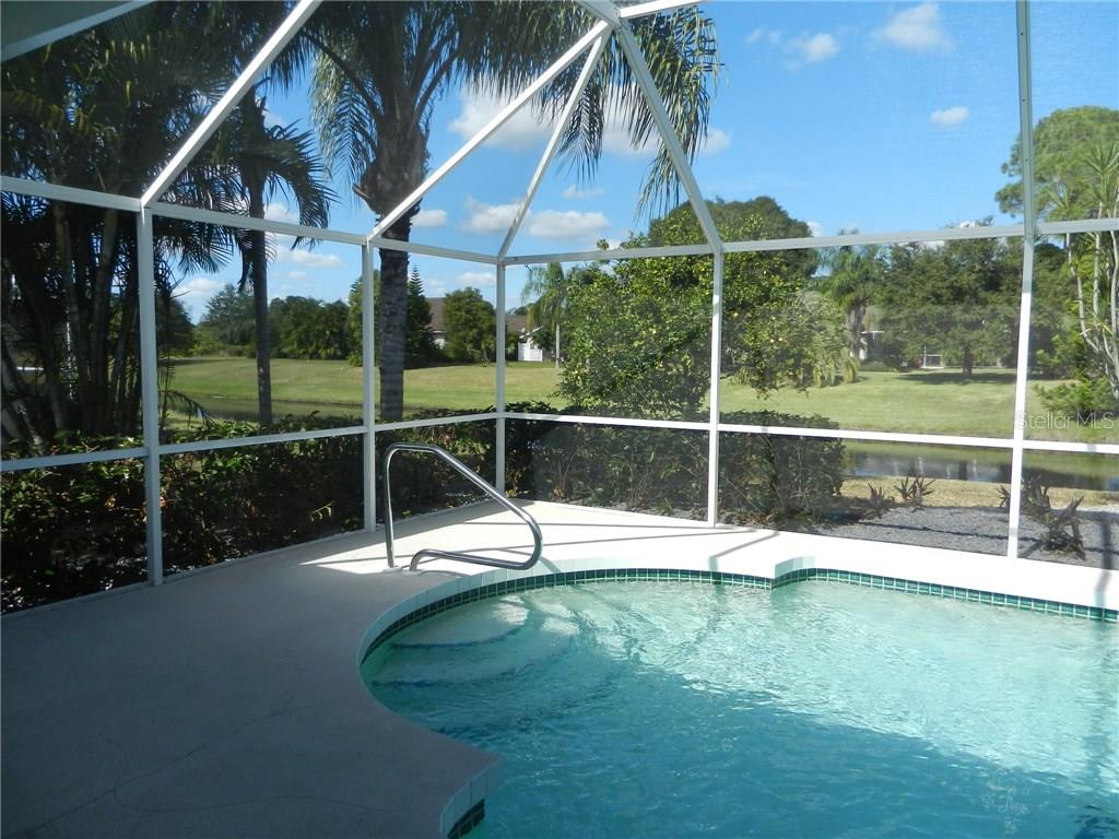 589 ROTONDA CIR, ROTONDA WEST, FL — photo 2