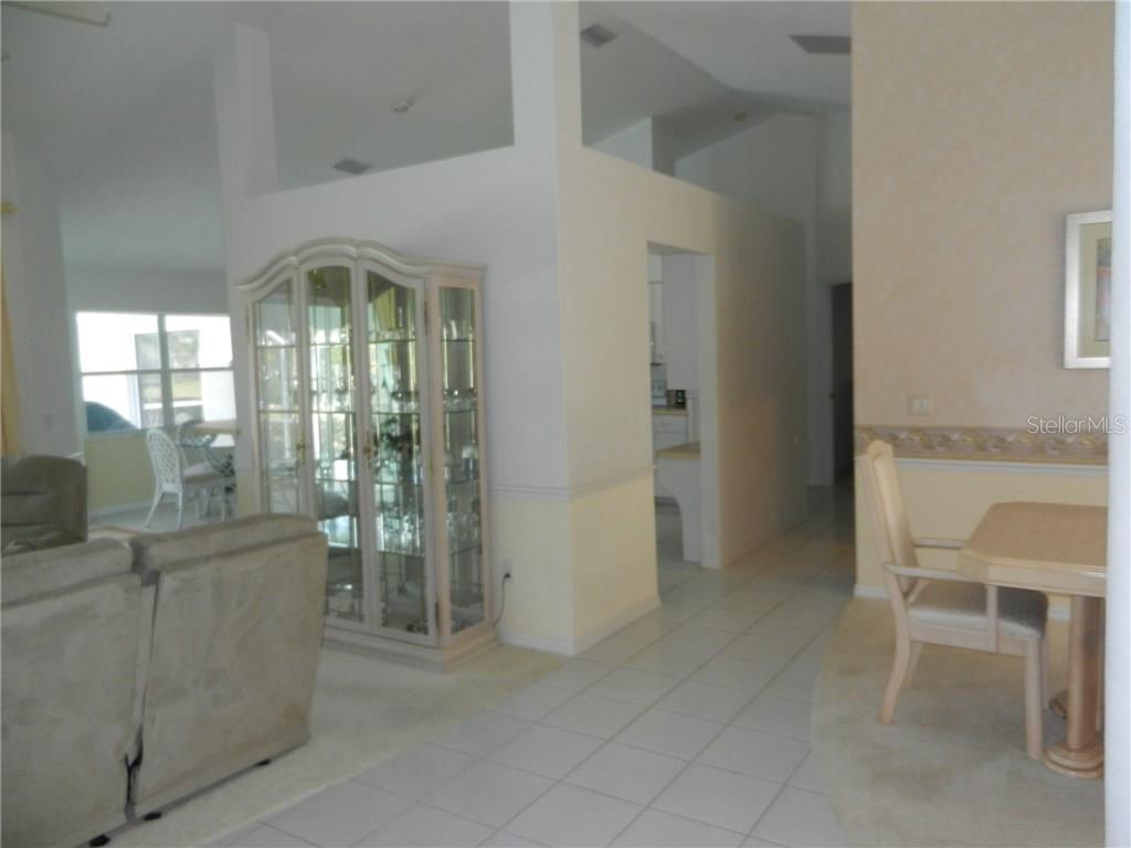 589 ROTONDA CIR, ROTONDA WEST, FL — photo 3