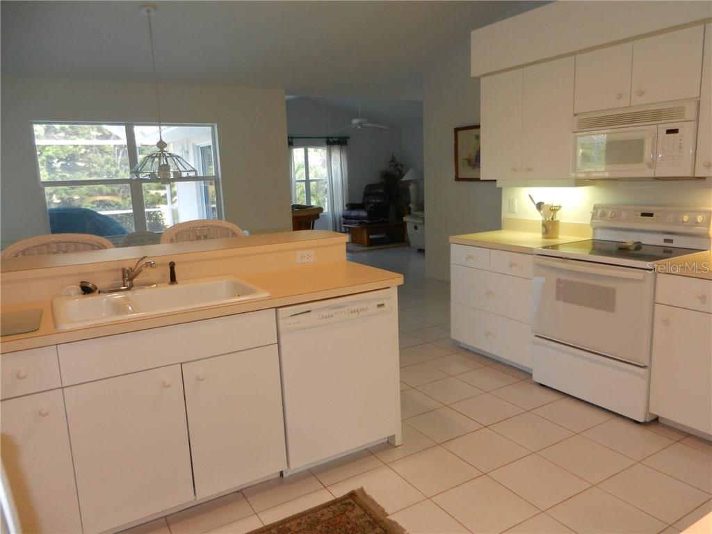 589 ROTONDA CIR, ROTONDA WEST, FL — photo 8