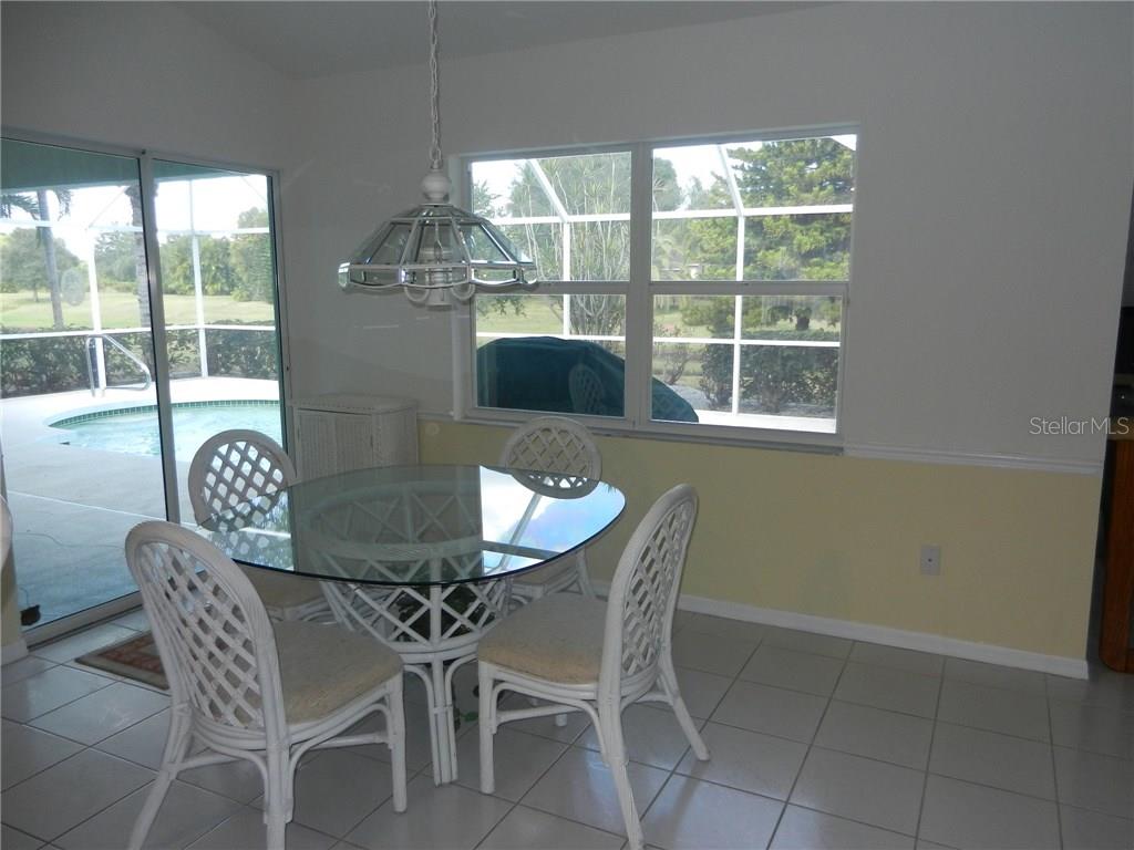 589 ROTONDA CIR, ROTONDA WEST, FL — photo 9