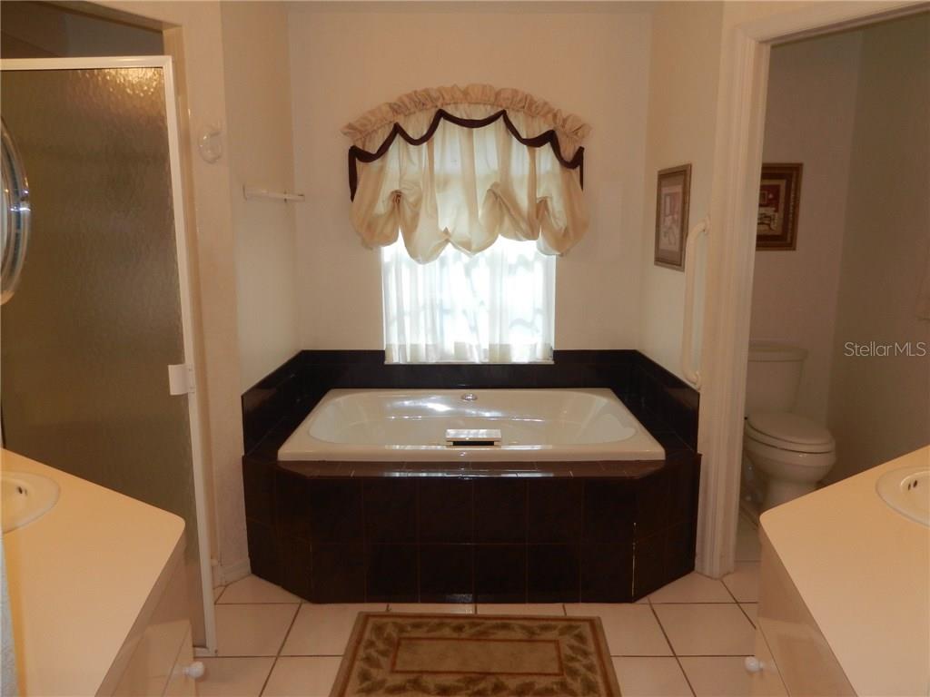 589 ROTONDA CIR, ROTONDA WEST, FL — photo 14
