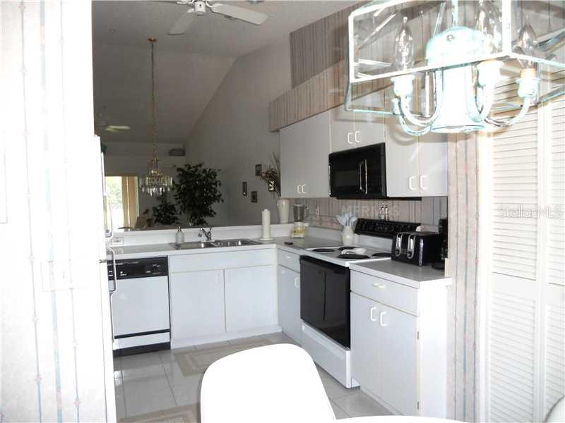 8911  VERANDA WAY  #222, SARASOTA, FL — photo 3