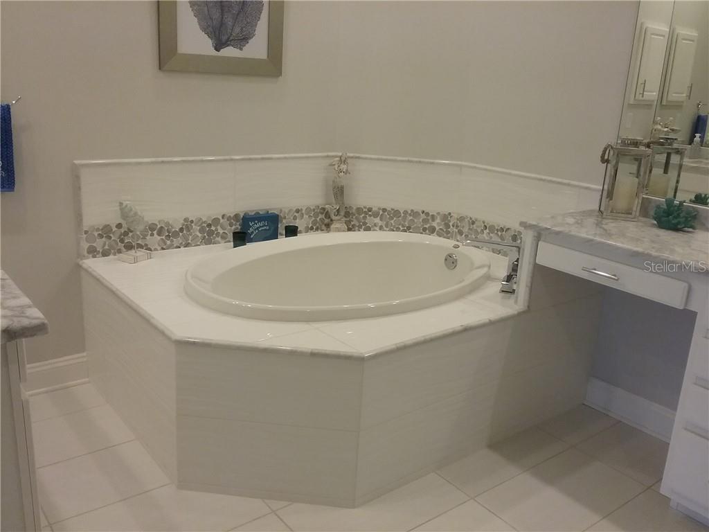 293 HIDDEN BAY DR #203, OSPREY, FL — photo 32