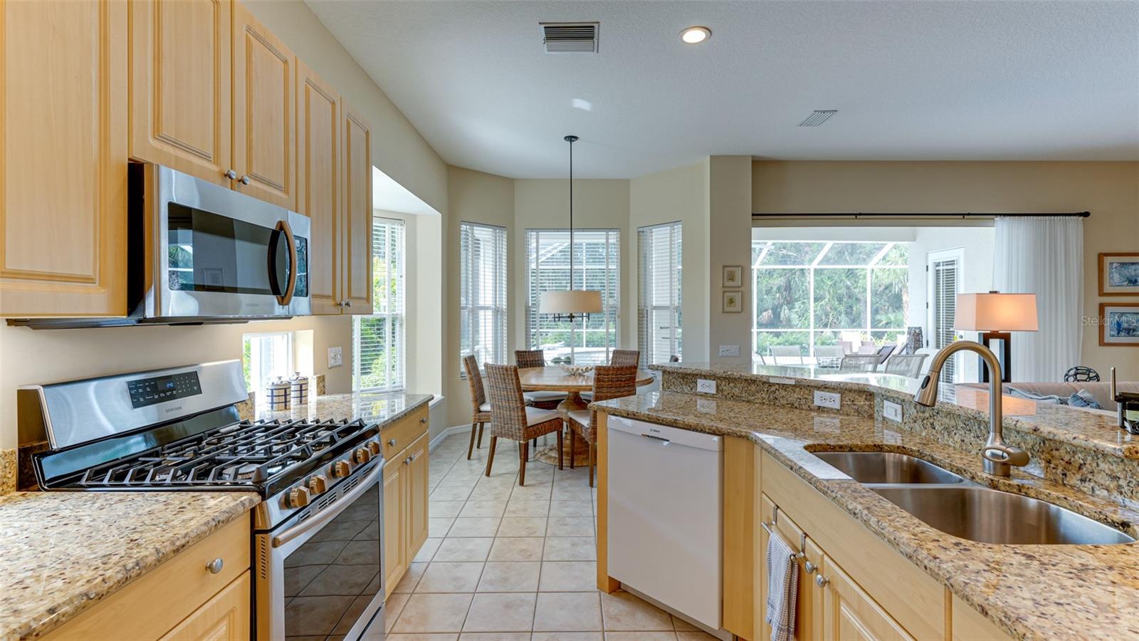 6920 LENNOX PL, UNIVERSITY PARK, FL — photo 13