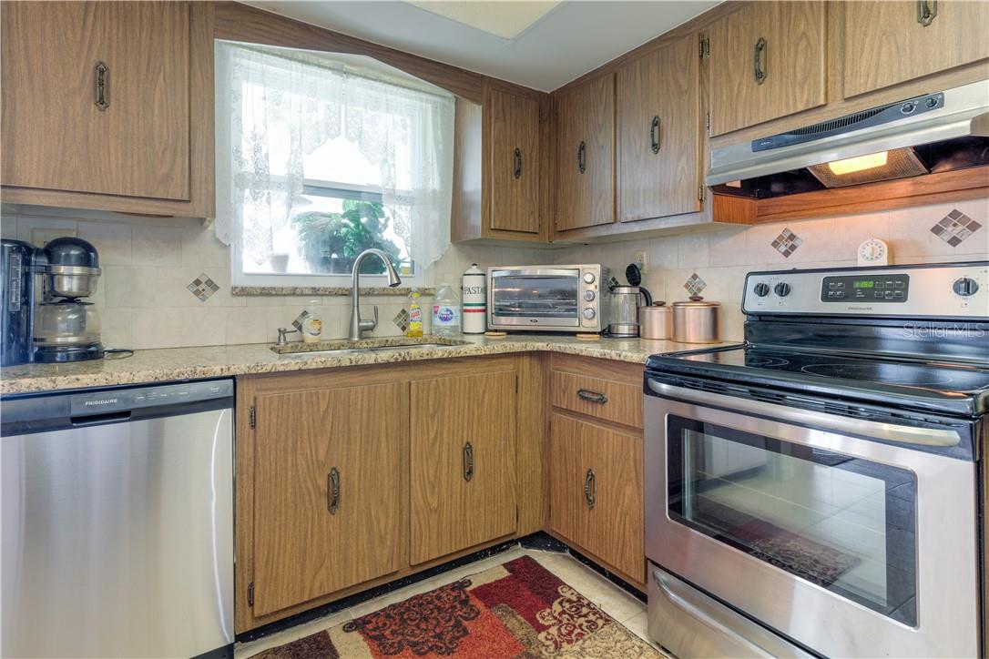 37 OAKLAND HILLS PL, ROTONDA WEST, FL — photo 11