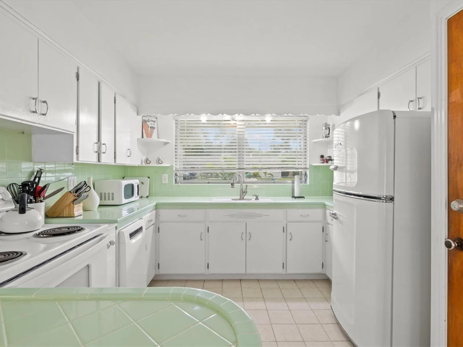 2473 DAVIS BLVD, SARASOTA, FL — photo 17