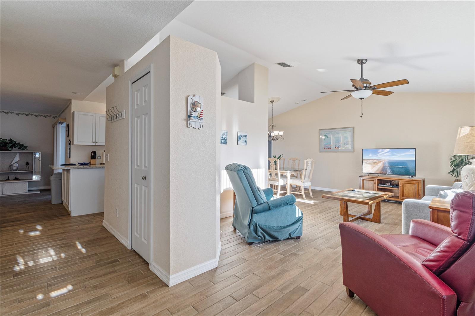 6460 BLUEBERRY DR, ENGLEWOOD, FL — photo 15