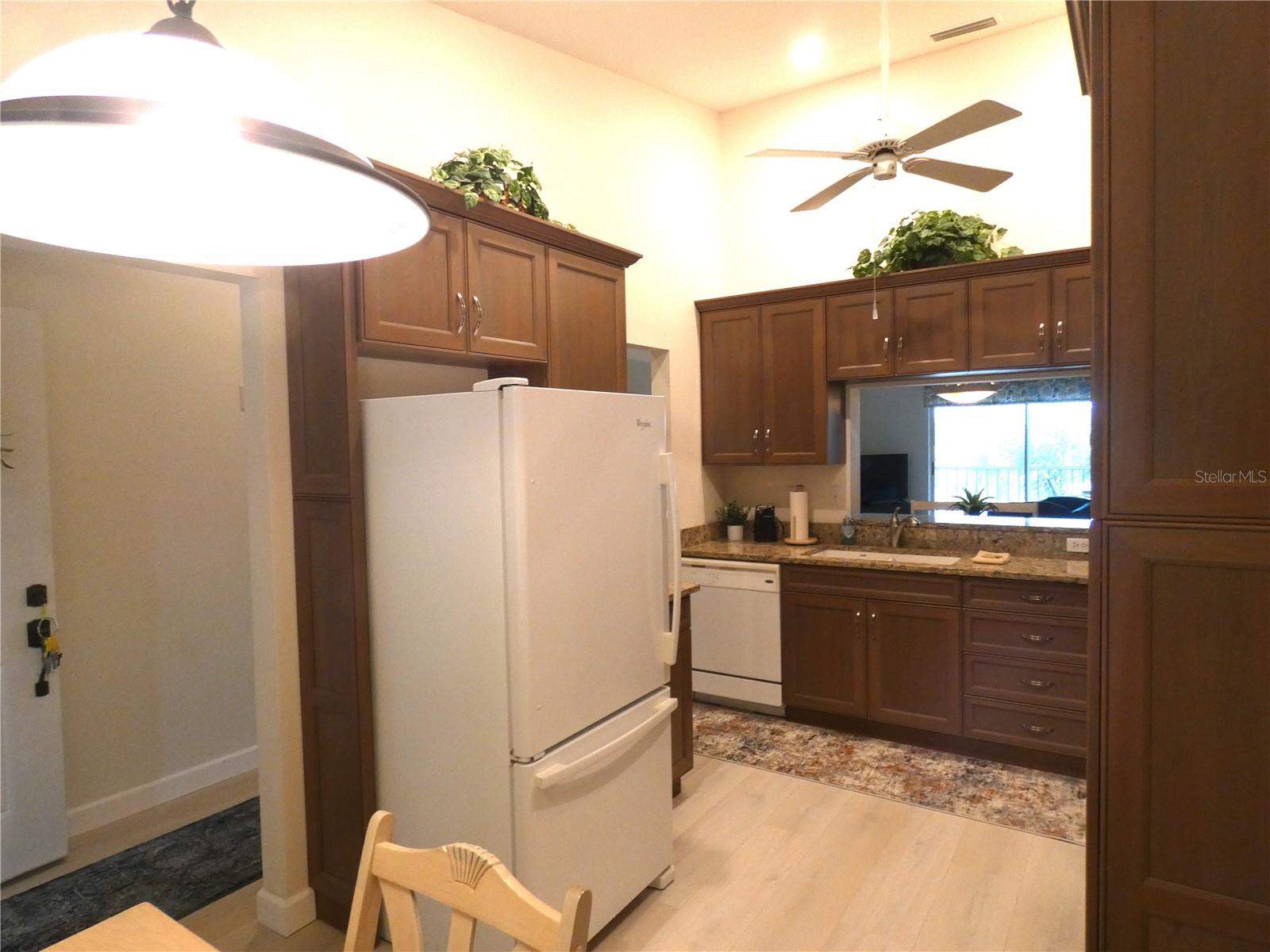 9300 CLUBSIDE CIR #1307, SARASOTA, FL — photo 3