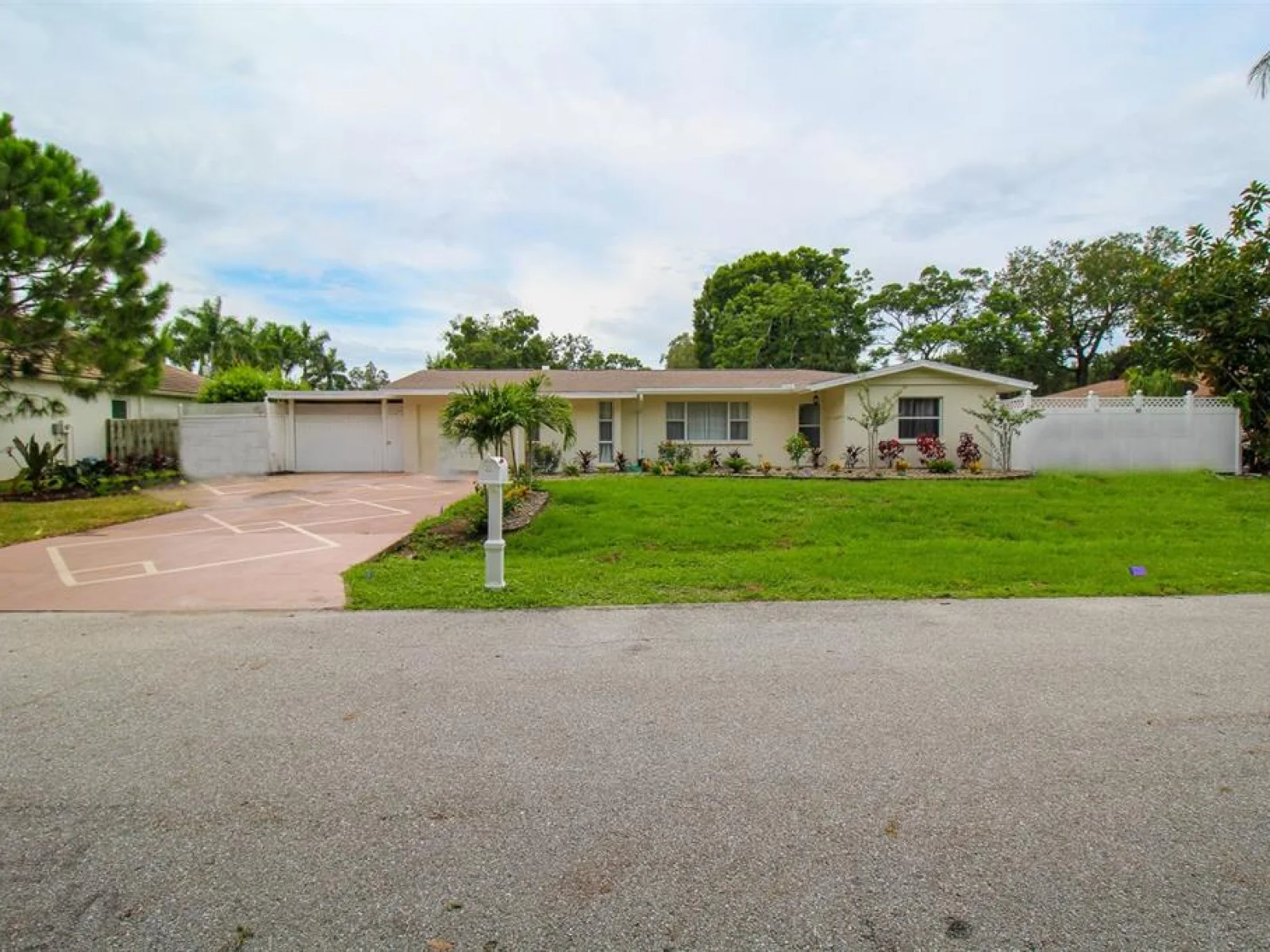 2232 PINE TER, SARASOTA, FL — photo 1