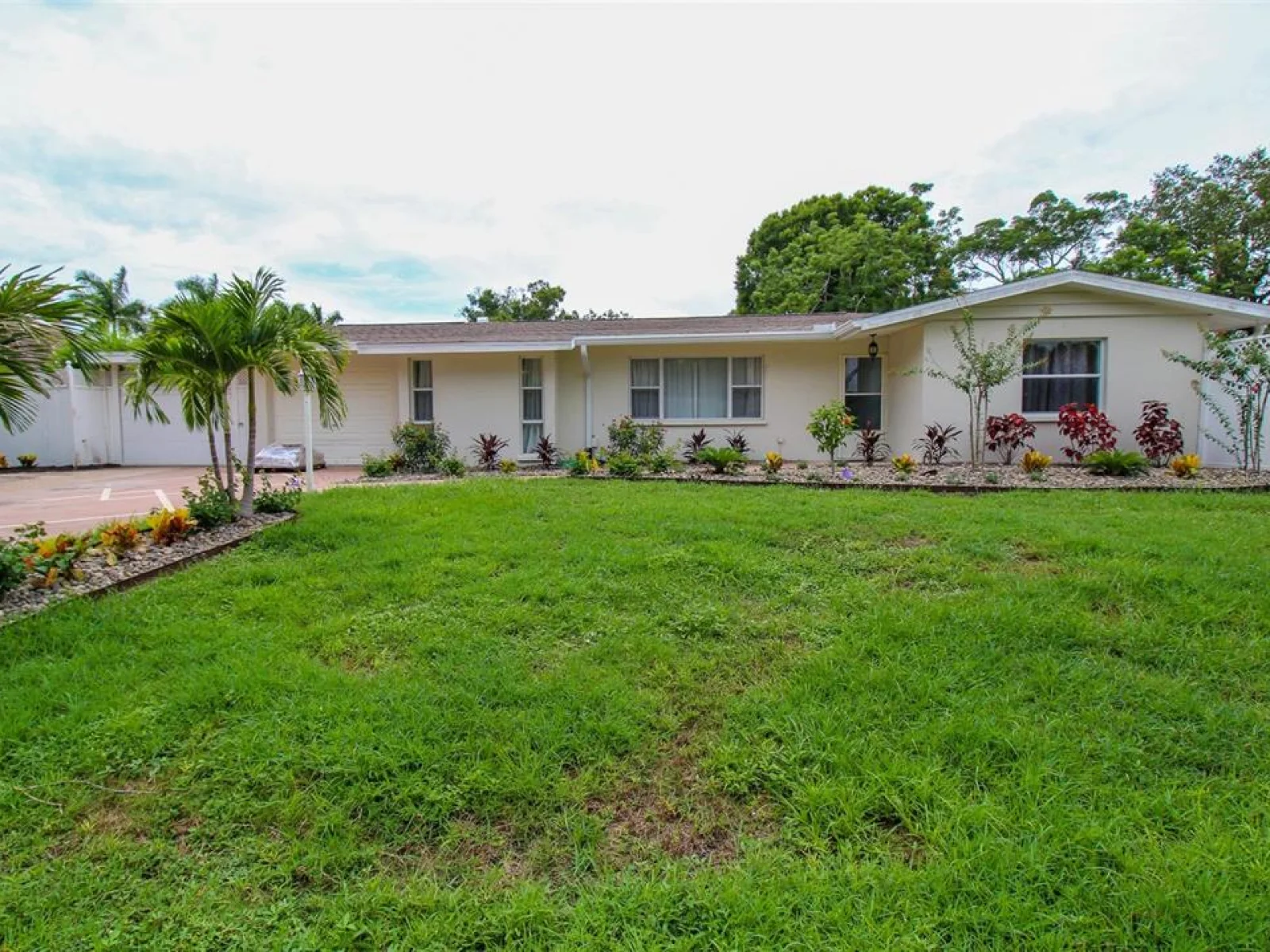 2232 PINE TER, SARASOTA, FL — photo 2