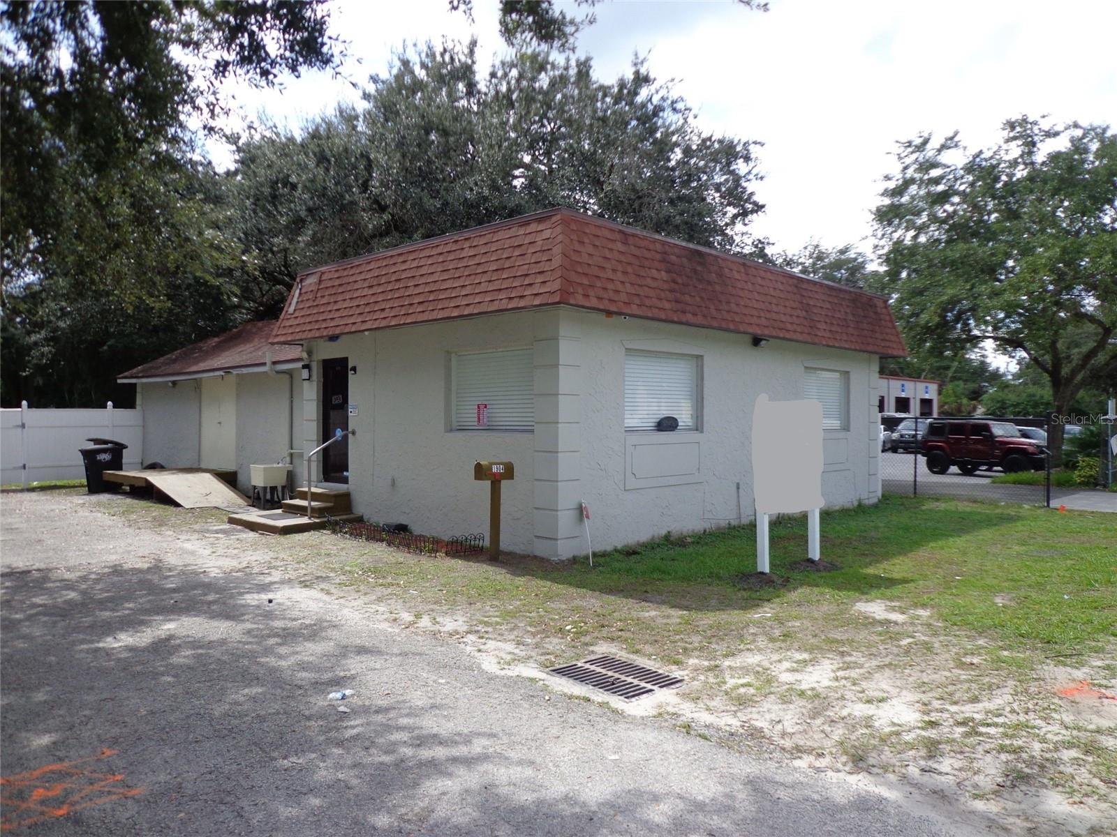 1904 W WATERS AVE, TAMPA, FL — photo 2
