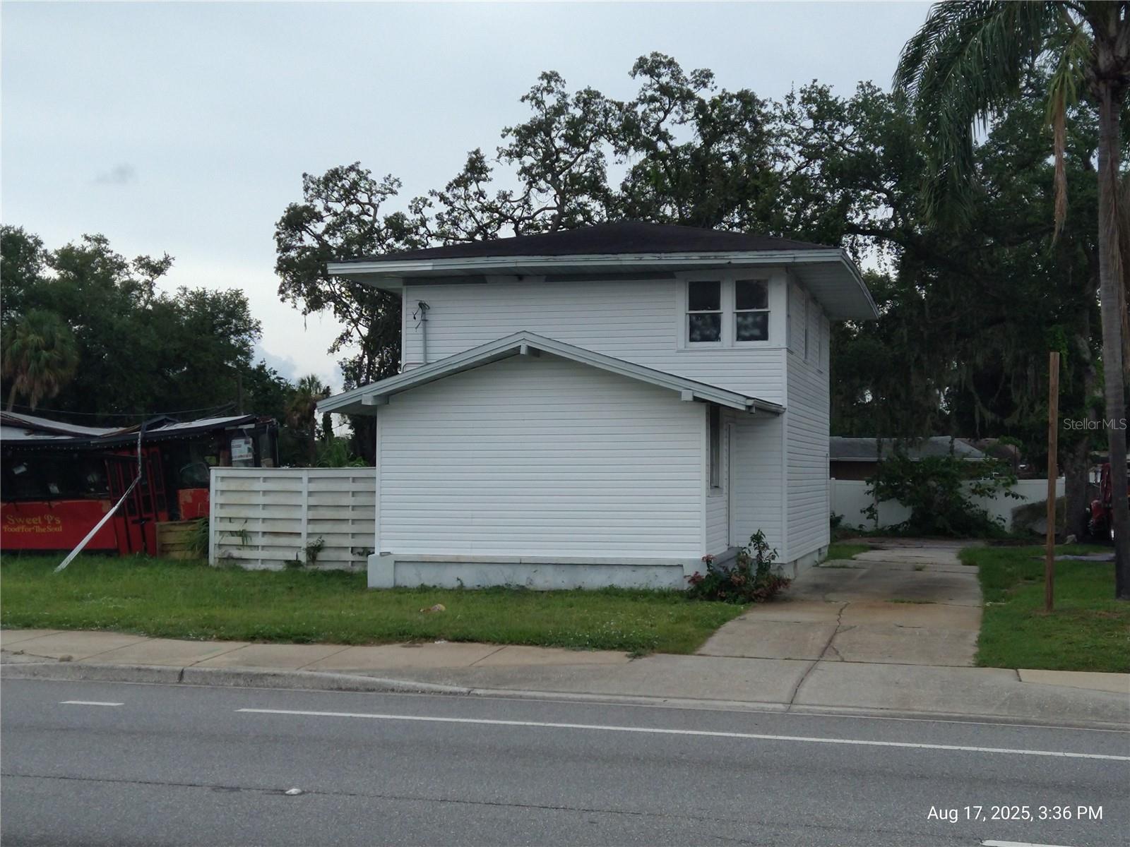 909 and 911 WEST HILLSBOROUGH AVE, TAMPA, FL