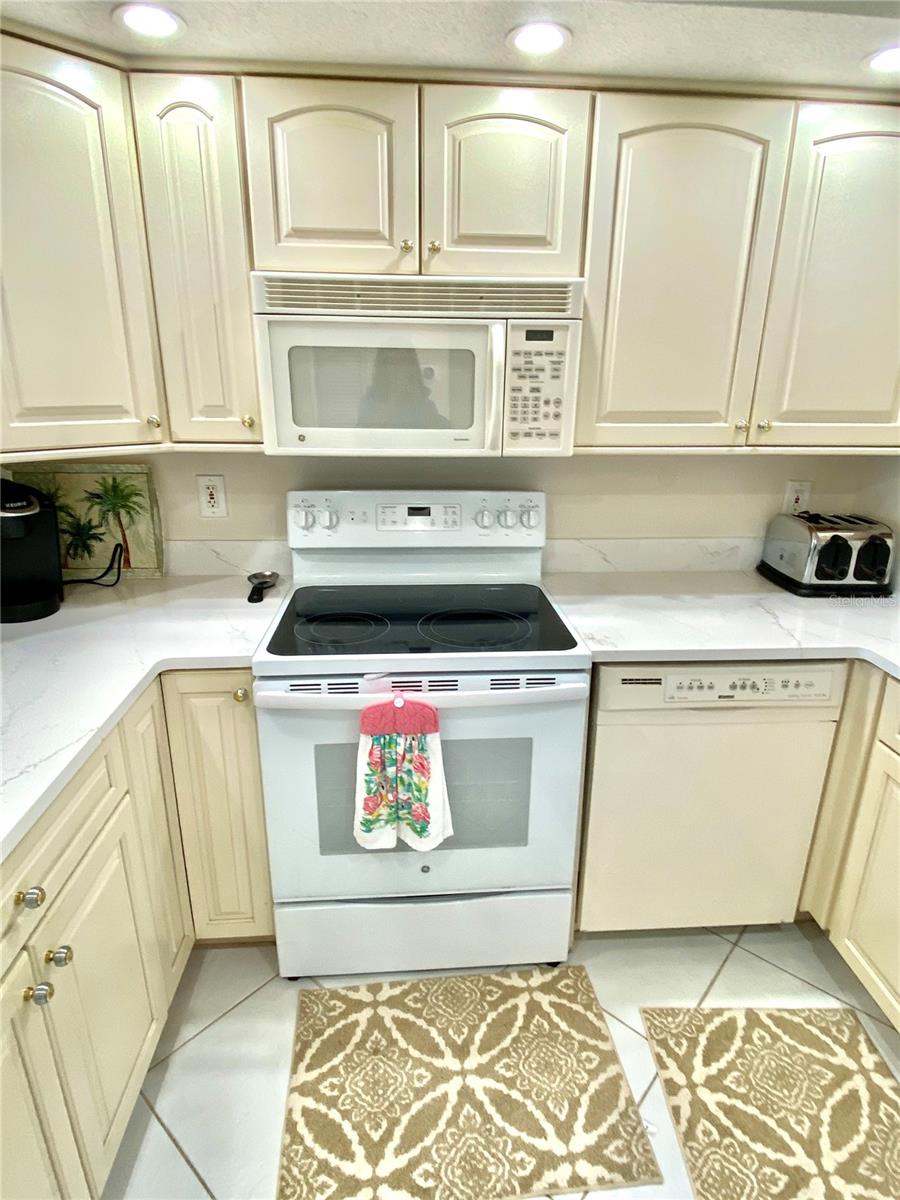 1001 BENJAMIN FRANKLIN DR #404, SARASOTA, FL — photo 11