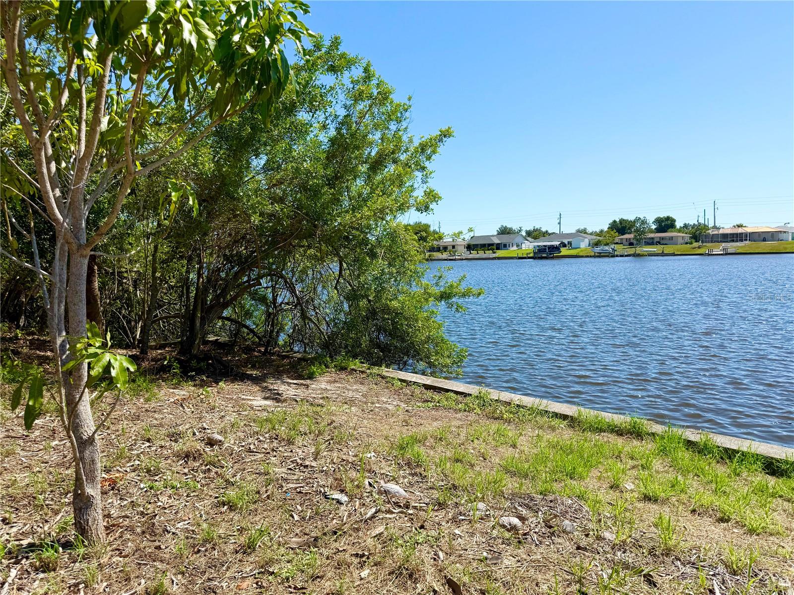 834 ELLICOTT CIR NW, PORT CHARLOTTE, FL — photo 3