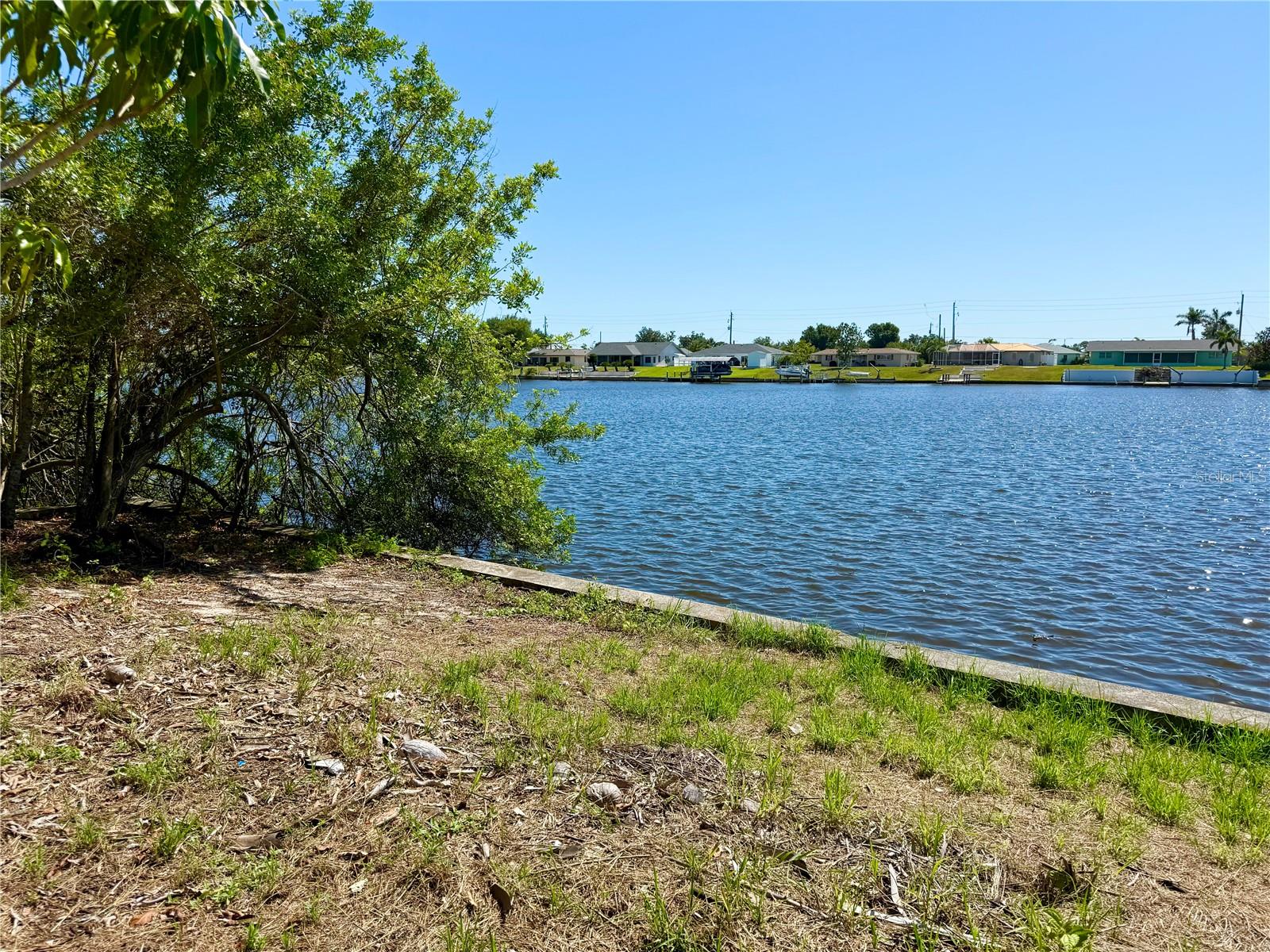 834 ELLICOTT CIR NW, PORT CHARLOTTE, FL — photo 2