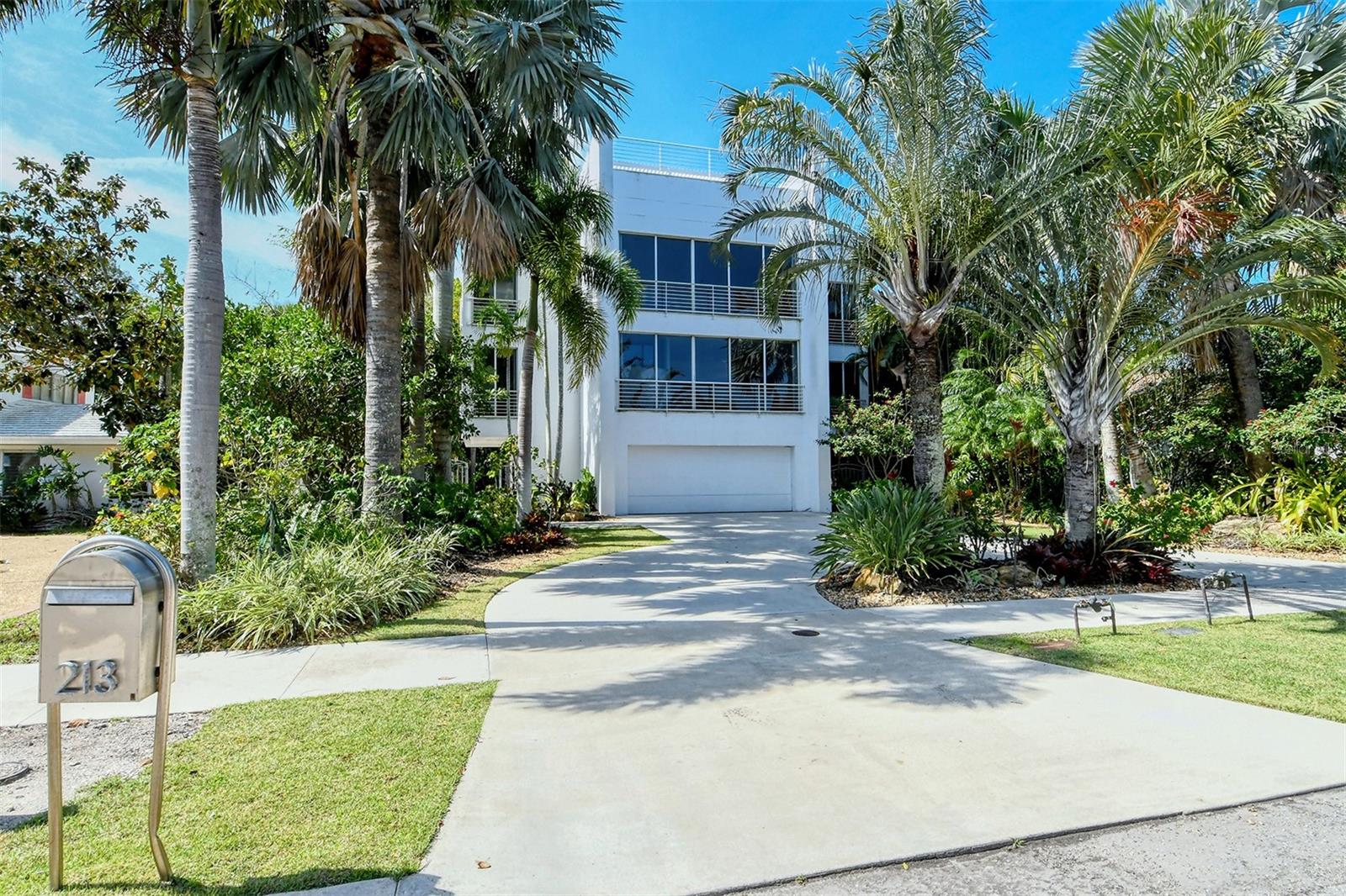 213 N WASHINGTON DR, SARASOTA, FL
