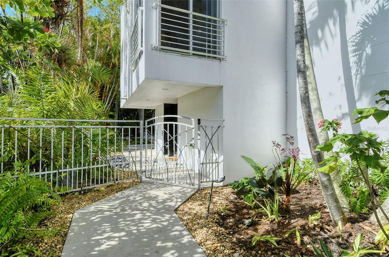 213 N WASHINGTON DR, SARASOTA, FL — photo 3