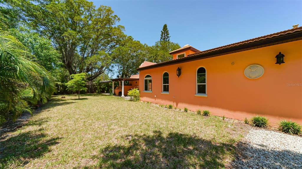 2520 TAMI SOLA ST, SARASOTA, FL — photo 48