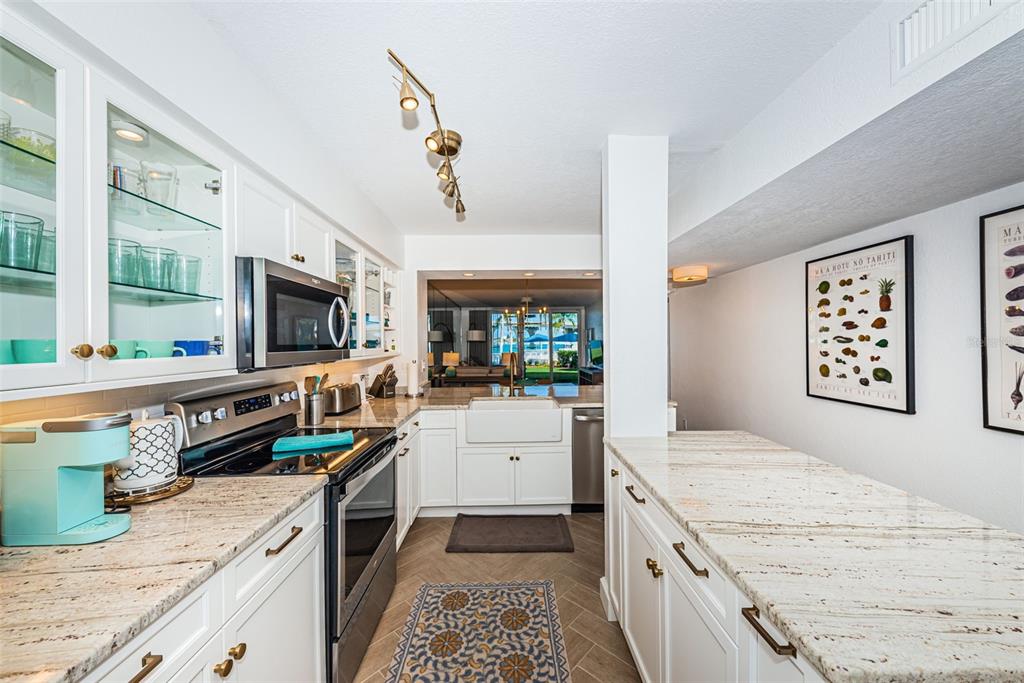 5901 BAHIA DEL MAR CIR #122, ST PETERSBURG, FL — photo 3