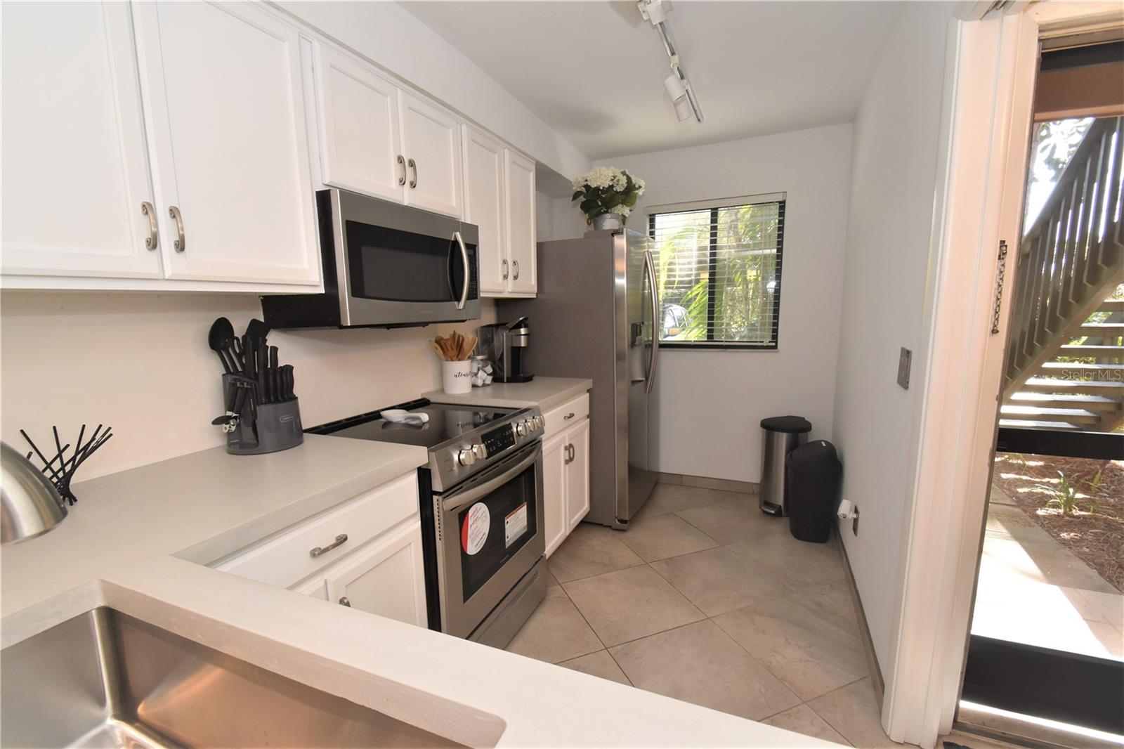 1716 GLENHOUSE DR #GL323, SARASOTA, FL — photo 9