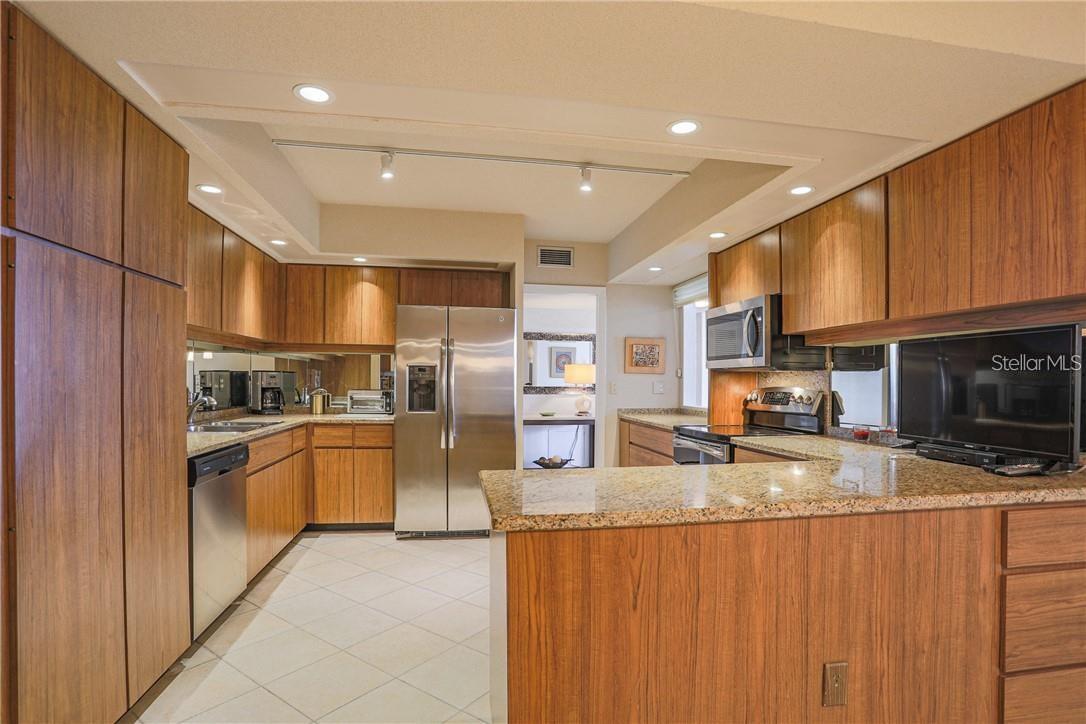 1925 GULF OF MEXICO DR #309, LONGBOAT KEY, FL — photo 12