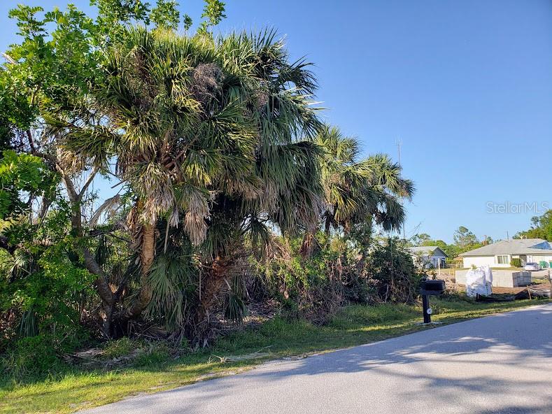 928 TROPICAL AVE NW, PORT CHARLOTTE, FL