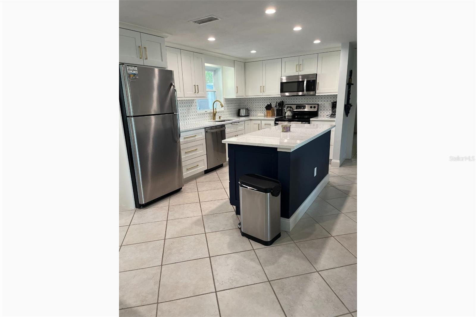 345 AVENIDA LEONA, SARASOTA, FL — photo 17