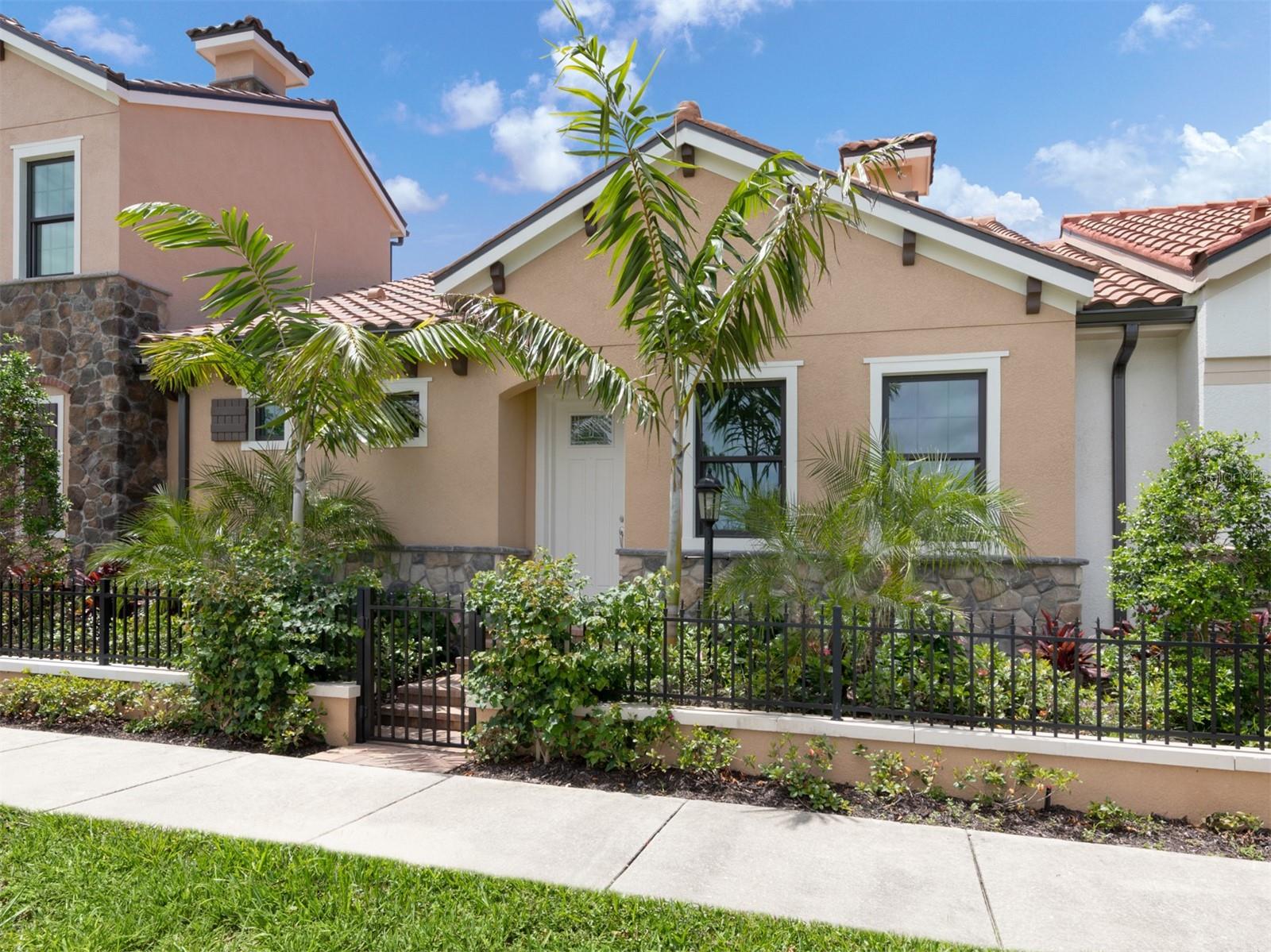 930 E VENICE AVE, VENICE, FL