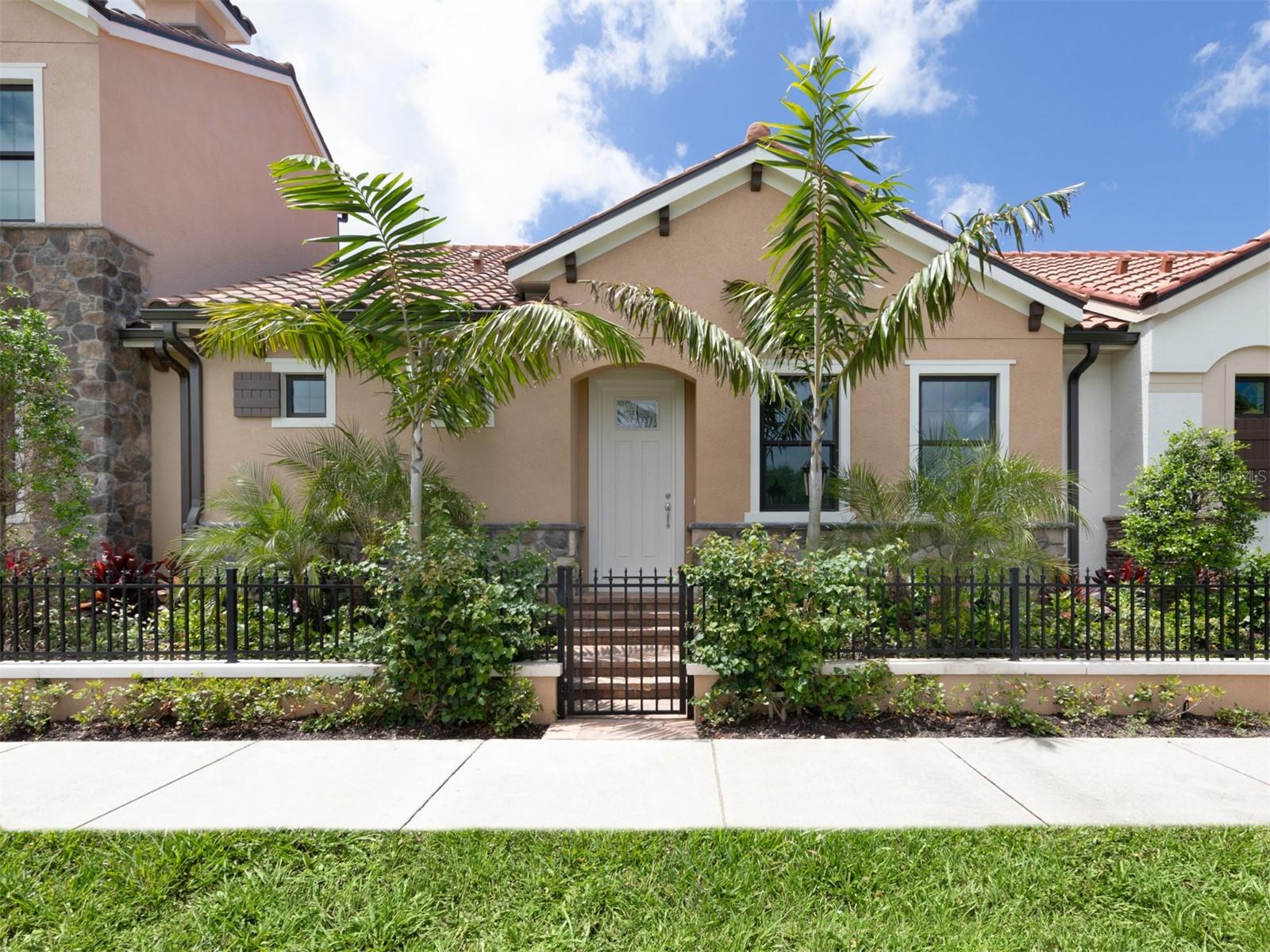930 E VENICE AVE, VENICE, FL — photo 2