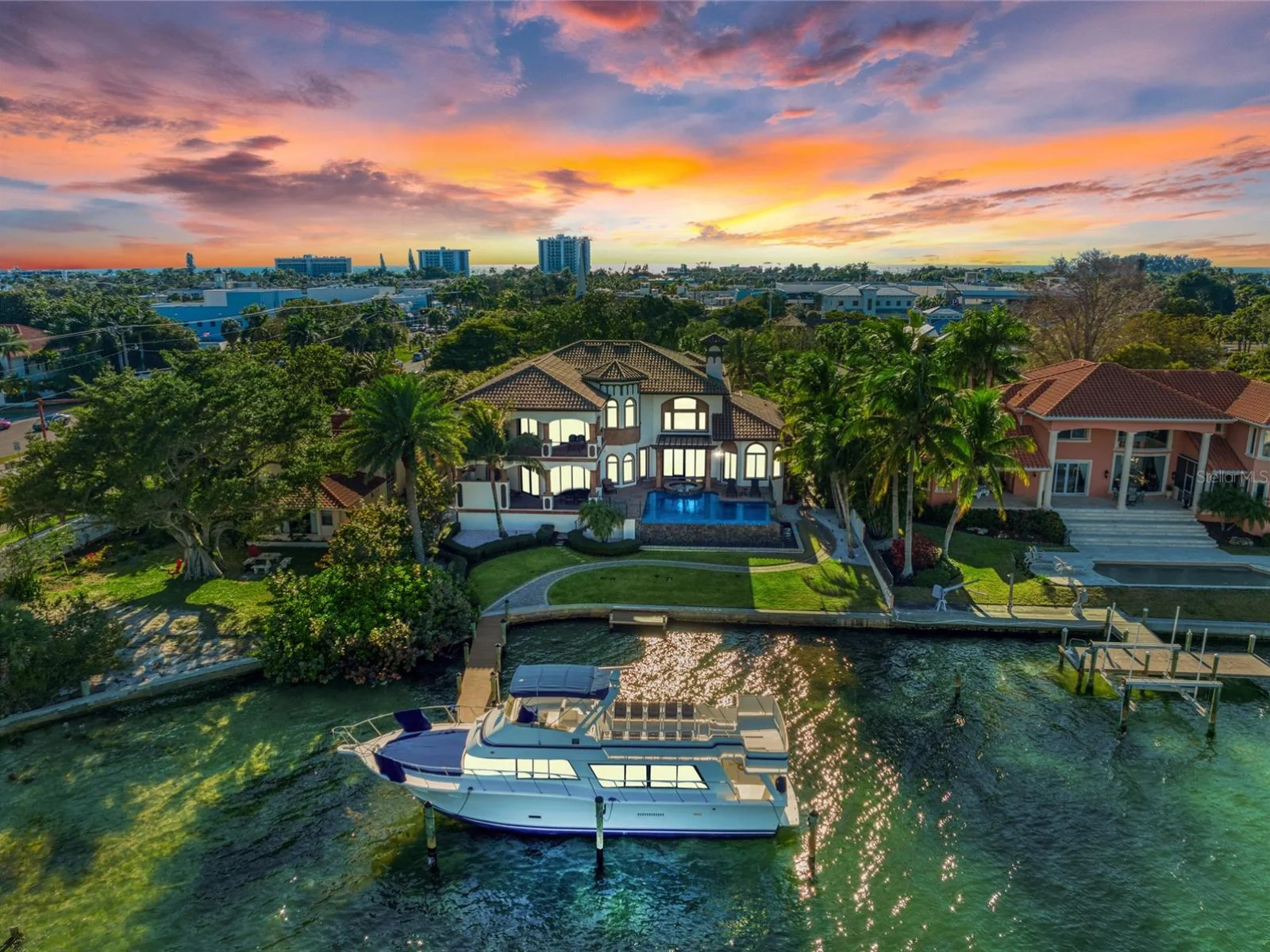 14 N WASHINGTON DR, SARASOTA, FL — photo 1