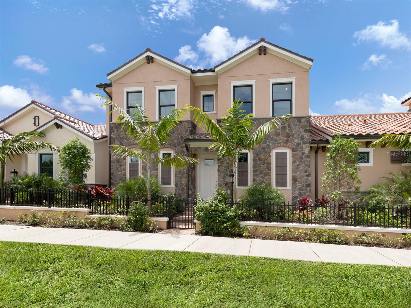 934 E VENICE AVE, VENICE, FL