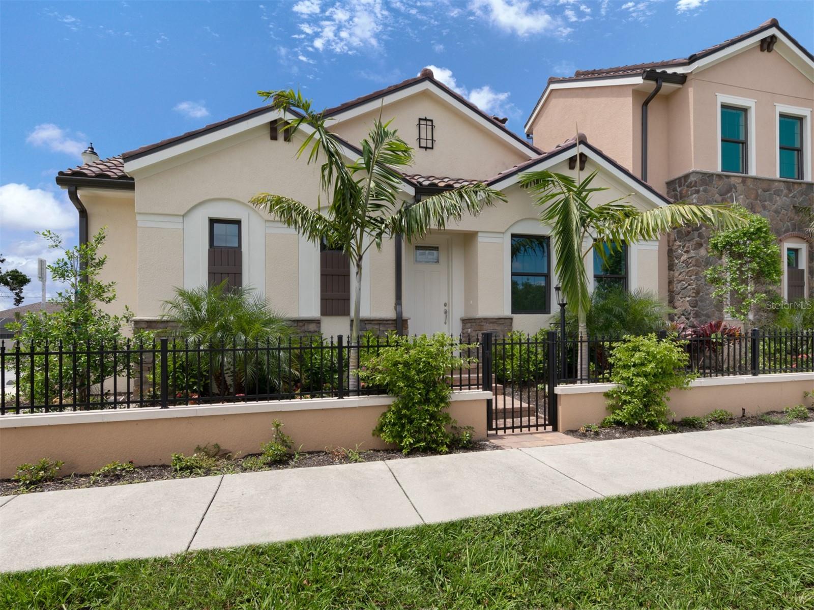 938 E VENICE AVE, VENICE, FL