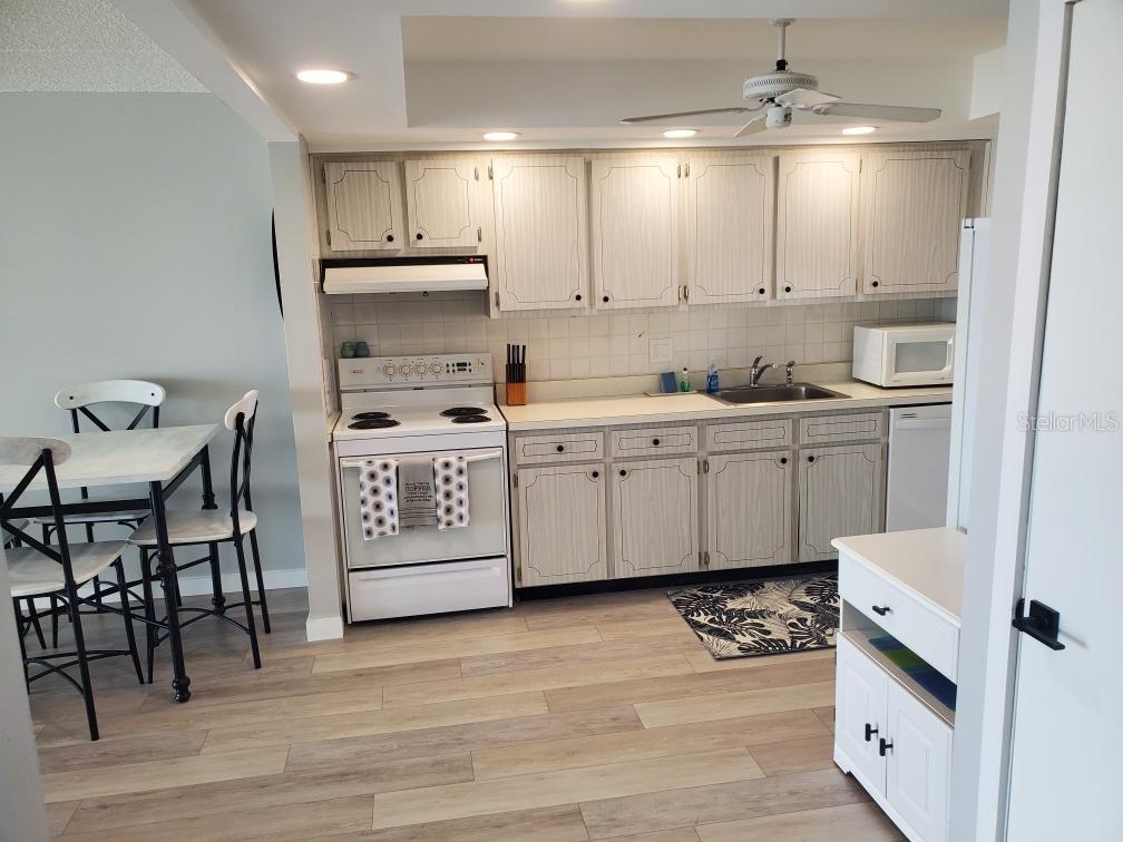 895 S GULFVIEW BLVD #202, CLEARWATER, FL — photo 17