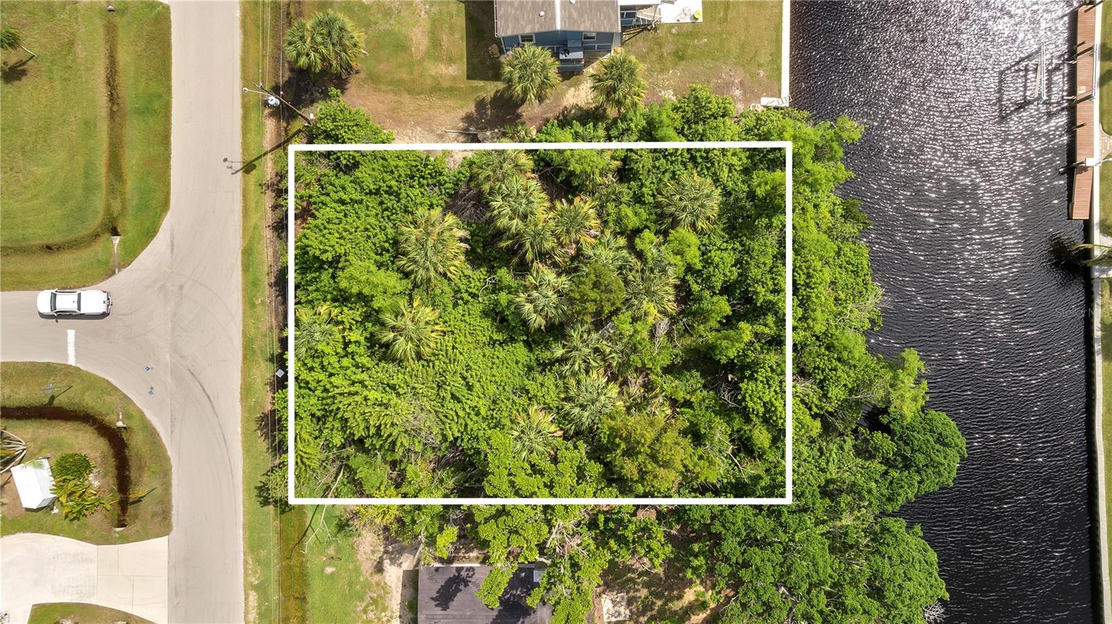 727 MARLIN DR, PUNTA GORDA, FL — photo 2