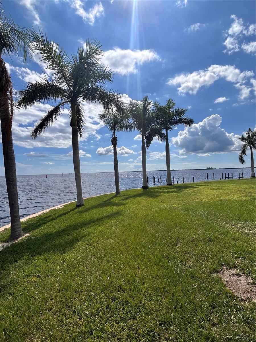 143 CREEK DR SE, PORT CHARLOTTE, FL