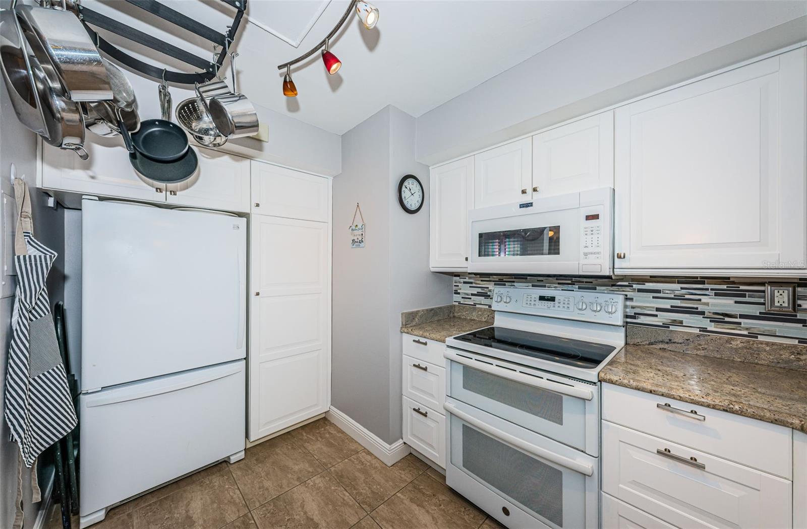 6295 BAHIA DEL MAR CIR #405, ST PETERSBURG, FL — photo 5