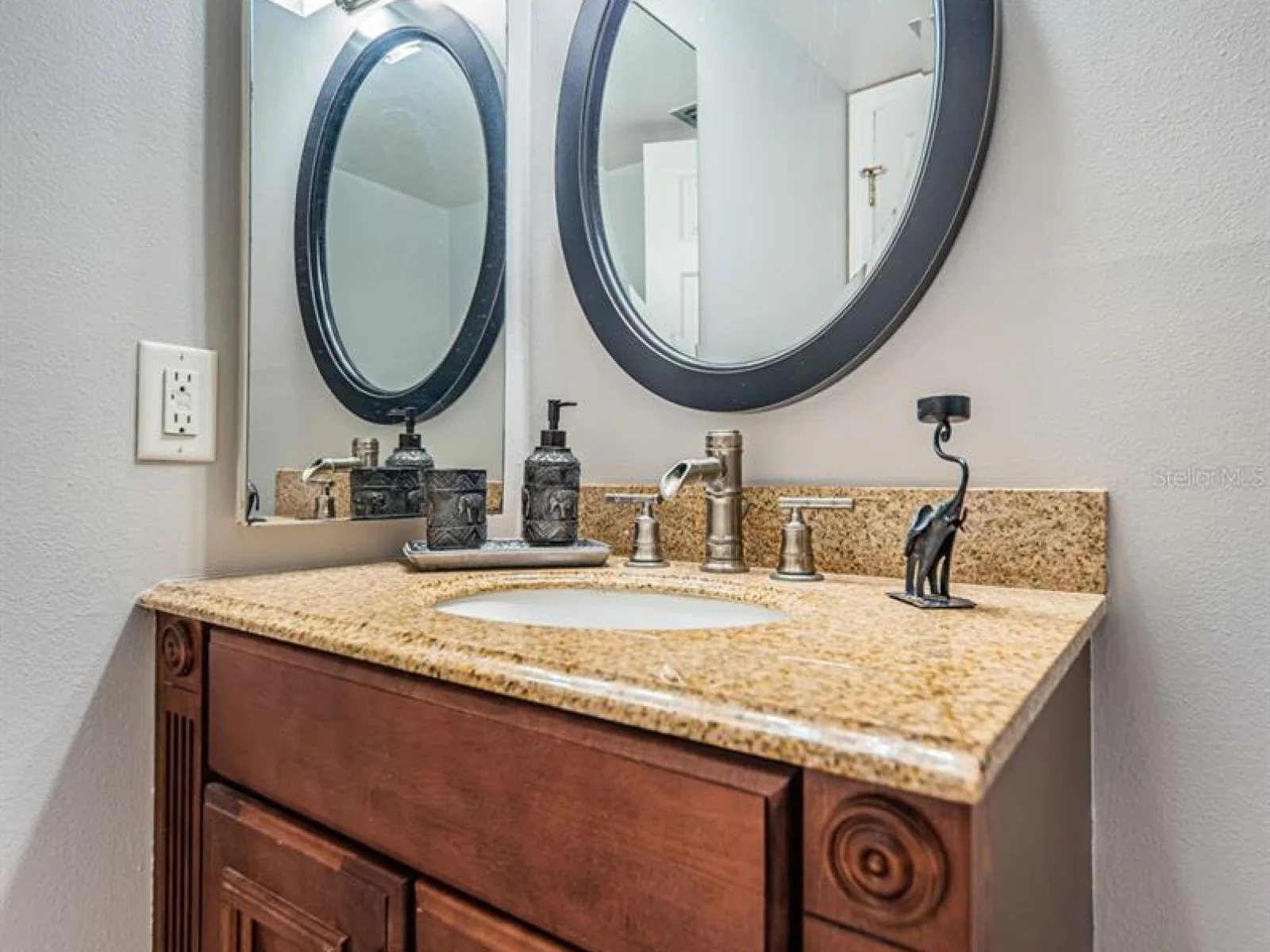 6295 BAHIA DEL MAR CIR #405, ST PETERSBURG, FL — photo 58