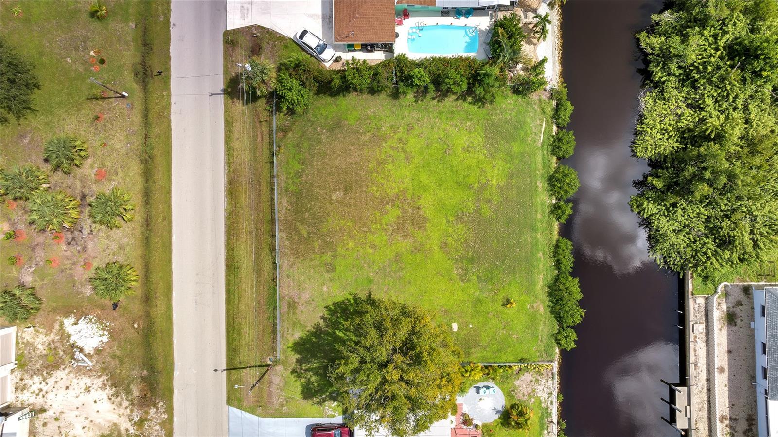 321 POMPANO TER, PUNTA GORDA, FL — photo 2