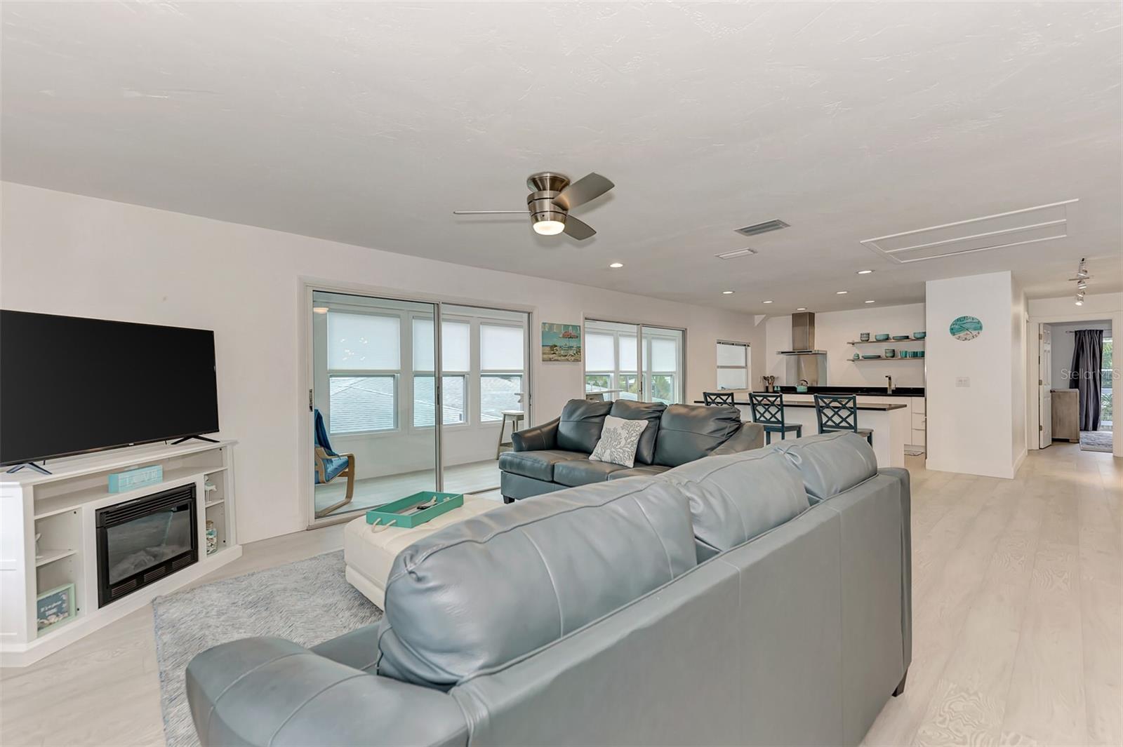 5516 AVENIDA DEL MARE, SARASOTA, FL — photo 9
