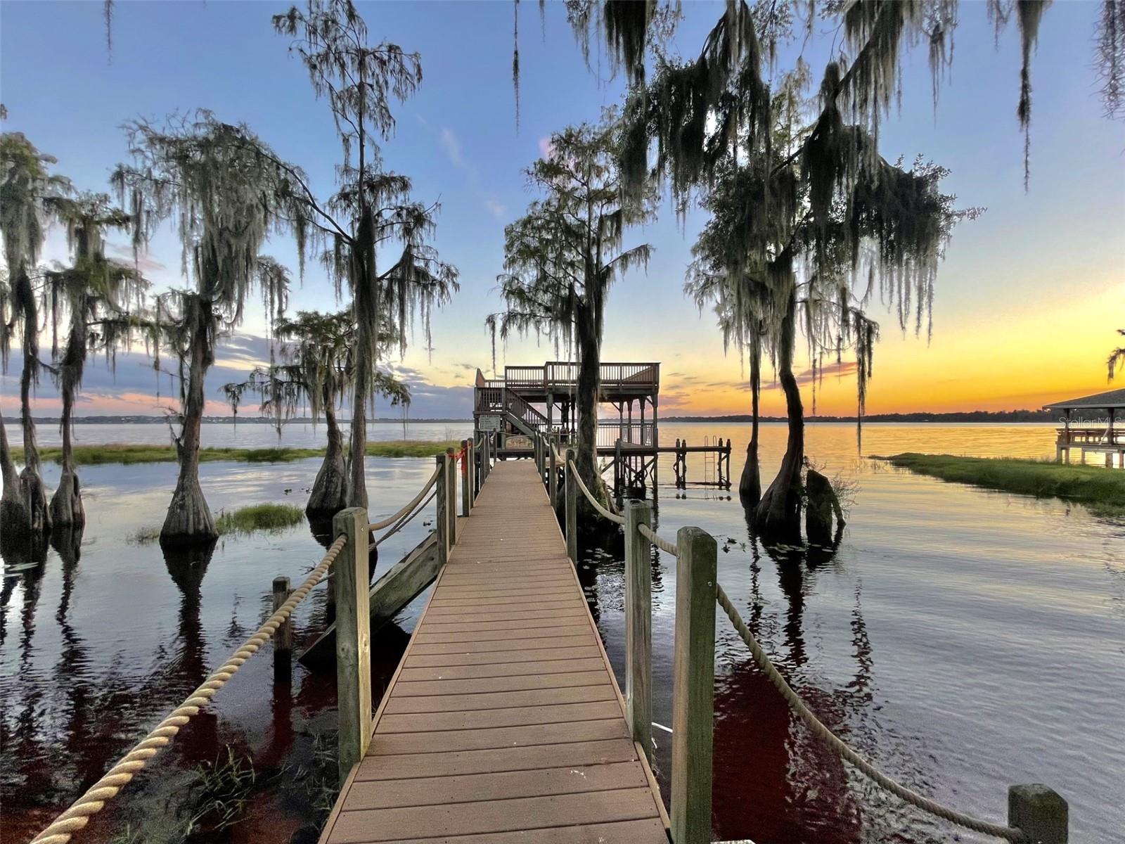 1241 W LAKESHORE DR, CLERMONT, FL