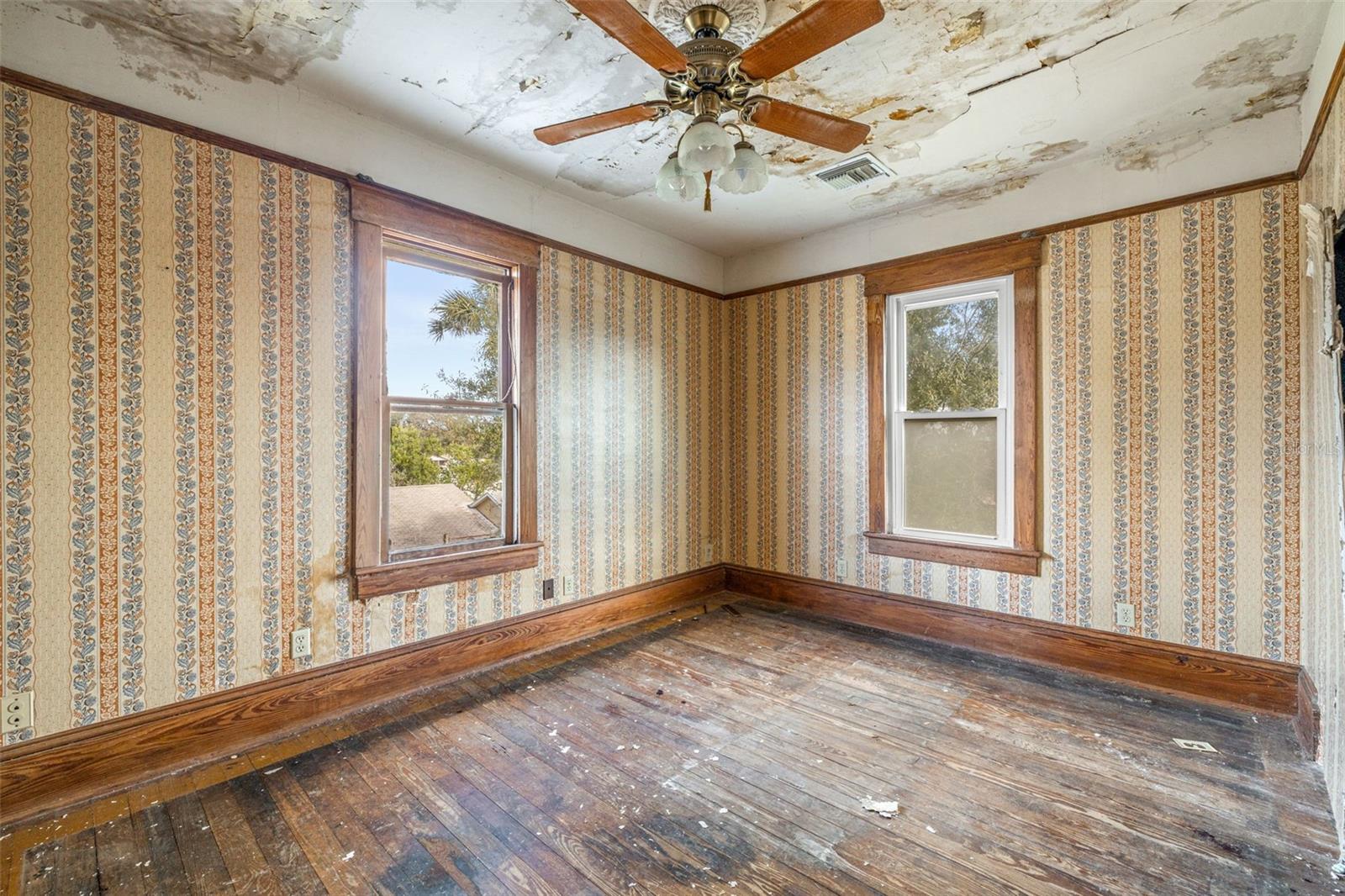 553 DIVISION ST, TARPON SPRINGS, FL — photo 24