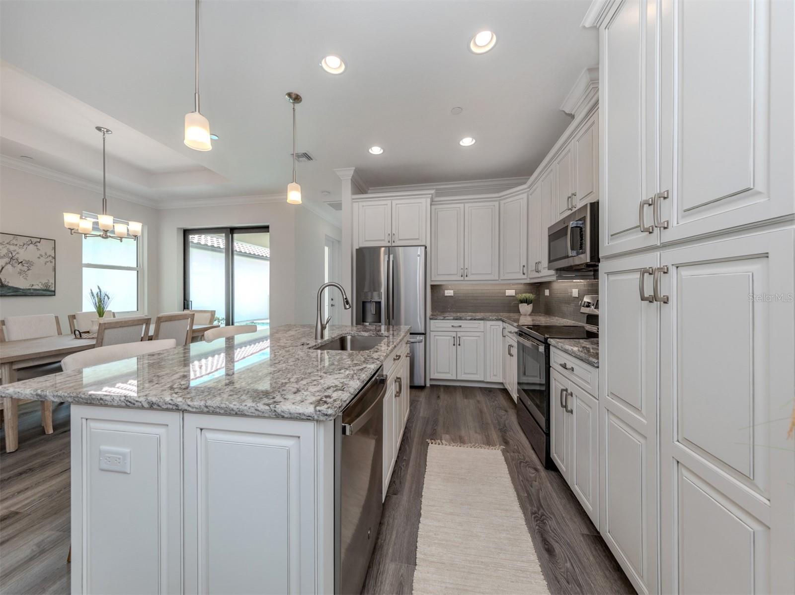 922 E VENICE AVE, VENICE, FL — photo 9