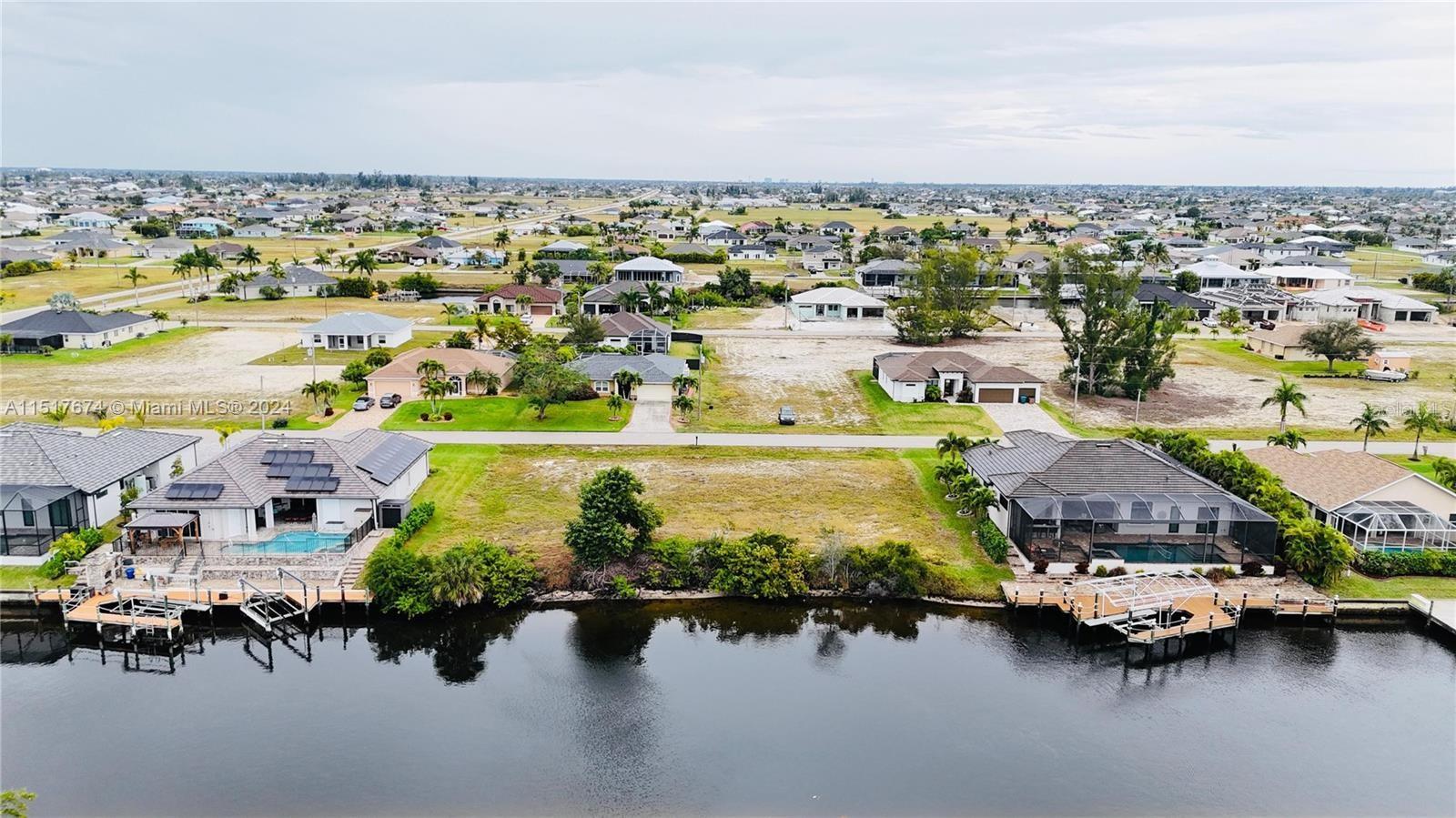 718 NW 38TH PL, CAPE CORAL, FL