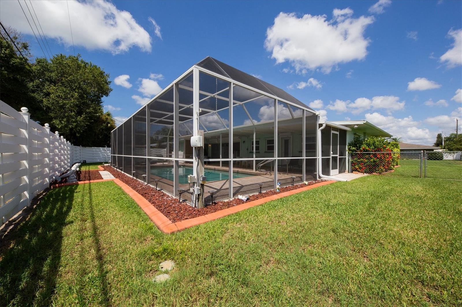 3126 BOUGAINVILLEA ST, SARASOTA, FL — photo 31