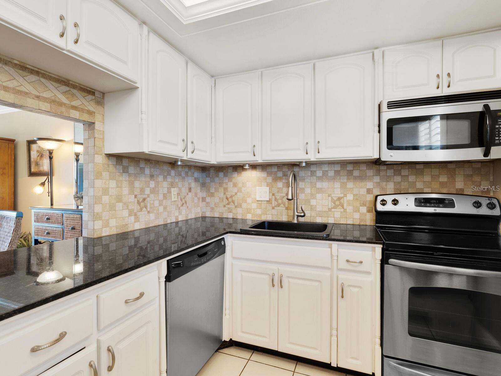 600 SUTTON PL #201, LONGBOAT KEY, FL — photo 9
