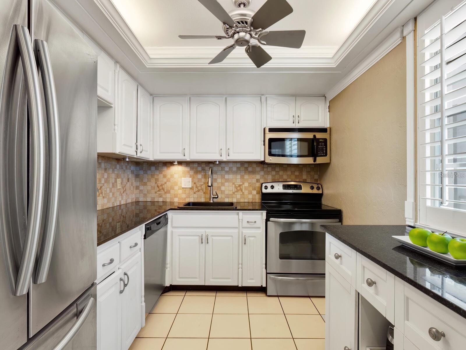 600 SUTTON PL #201, LONGBOAT KEY, FL — photo 12