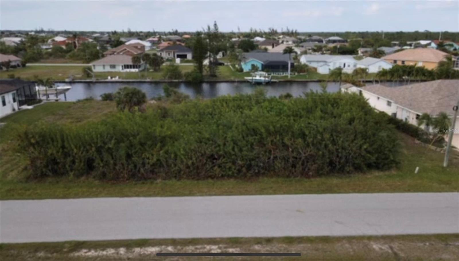 15442 MCCOMB CIR, PORT CHARLOTTE, FL — photo 2